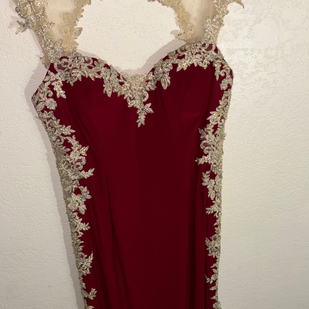 Elegant Burgundy & Gold Lace Formal Gown – Mermaid Style – Prom / Evening Dress